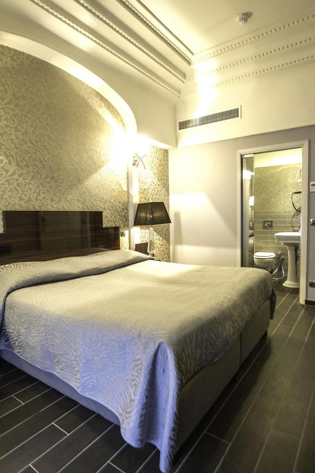 Le Meurice Hotel 3*
