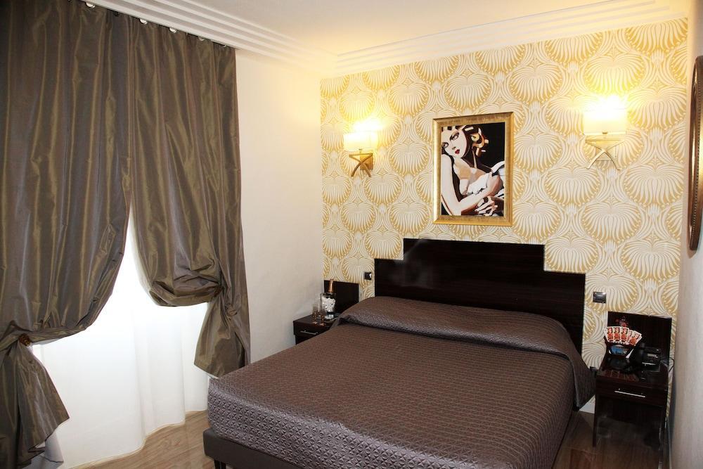 Le Meurice Hotel 3*